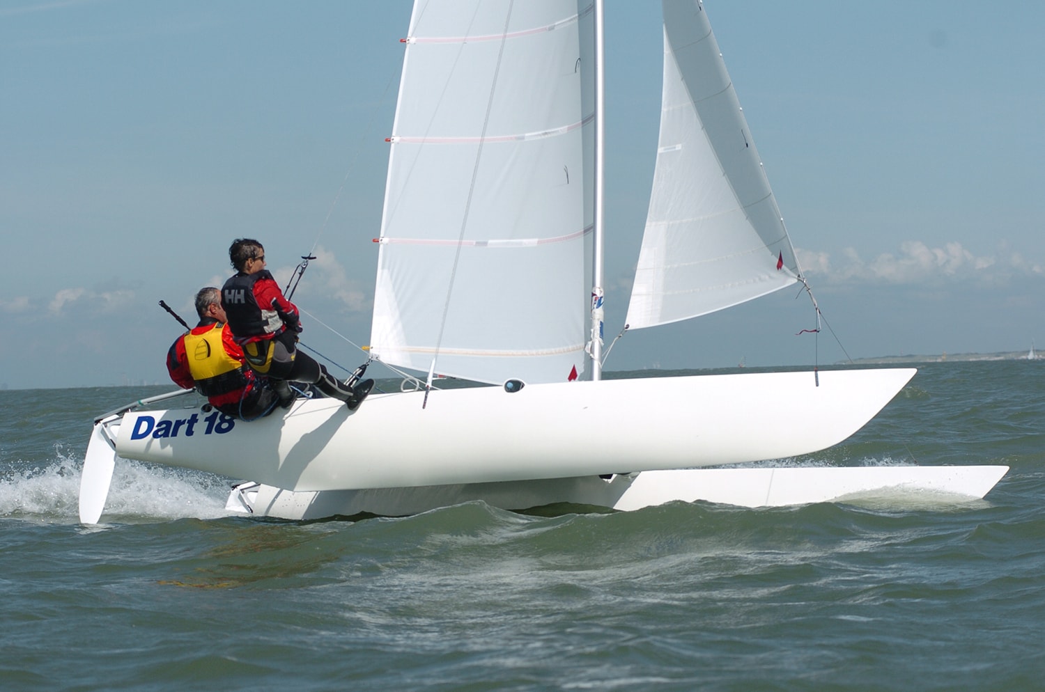 catamarano dart 18